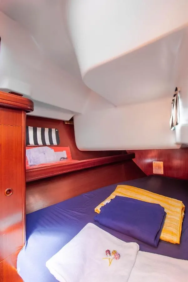 Botel Deliziosa Barca A Vela In Esclusiva Con Parcheggio Gratuito Hotel Sanremo