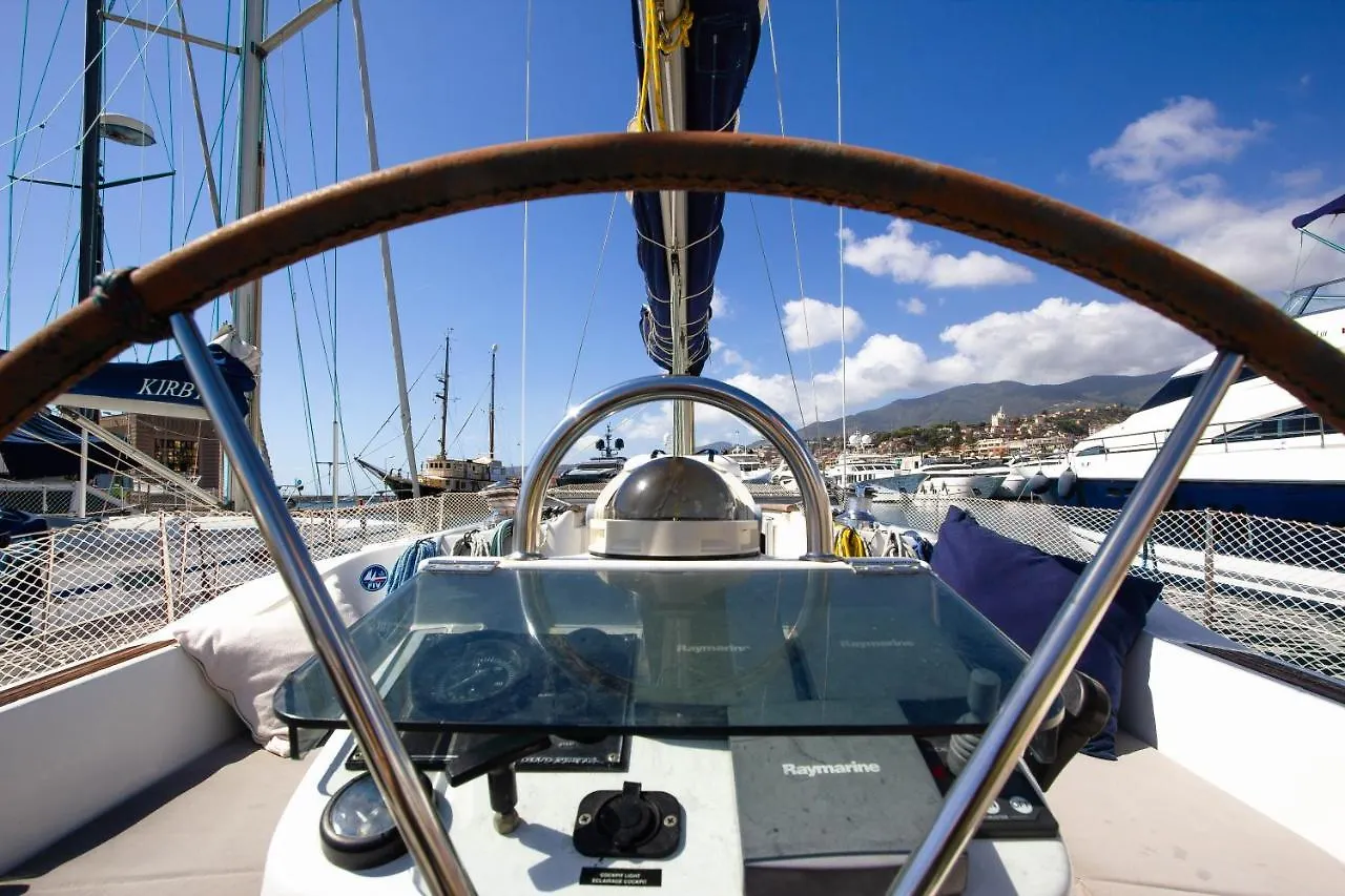 Deliziosa Barca A Vela In Esclusiva Con Parcheggio Gratuito Hotel Sanremo Botel