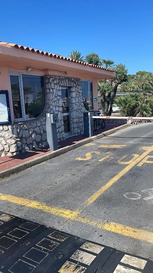 Deliziosa Barca A Vela In Esclusiva Con Parcheggio Gratuito Hotel Sanremo Botel
