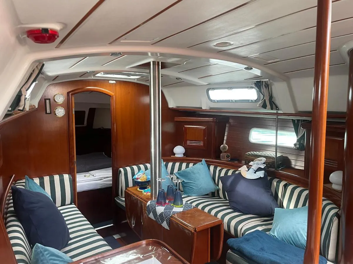 Deliziosa Barca A Vela In Esclusiva Con Parcheggio Gratuito Hotel Sanremo Botel
