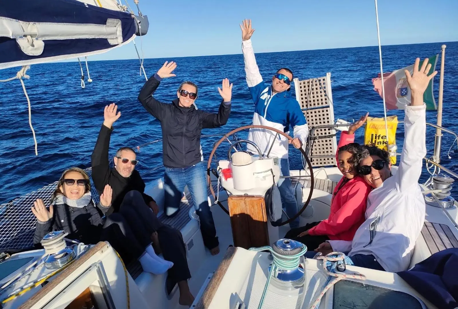 Deliziosa Barca A Vela In Esclusiva Con Parcheggio Gratuito Hotel Sanremo Botel
